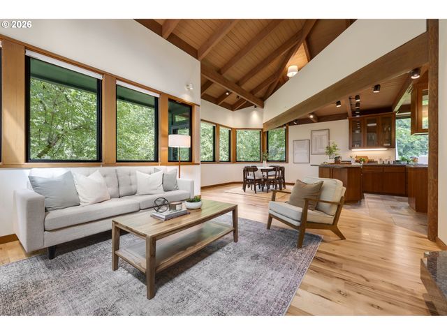 21281 S SWEETBRIAR Rd, West Linn, OR 97068