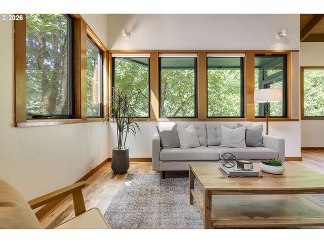 21281 S SWEETBRIAR Rd, West Linn, OR 97068