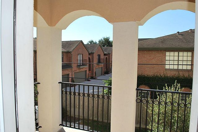 5629 Dolores Place Lane B, Houston, TX 77057