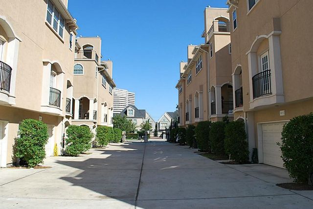 5629 Dolores Place Lane B, Houston, TX 77057