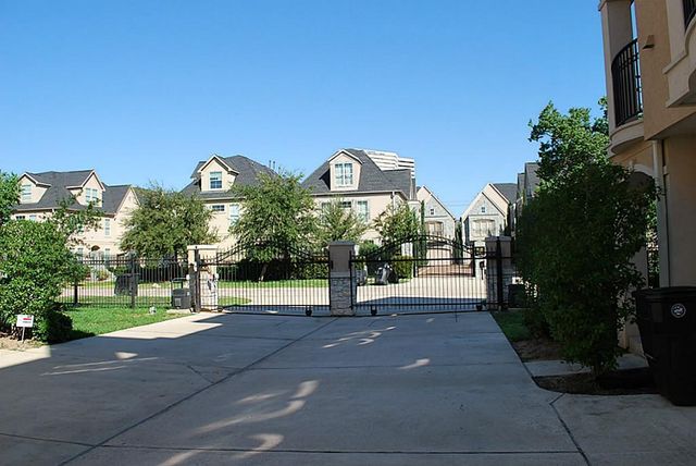 5629 Dolores Place Lane B, Houston, TX 77057