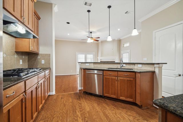 5629 Dolores Place Lane B, Houston, TX 77057