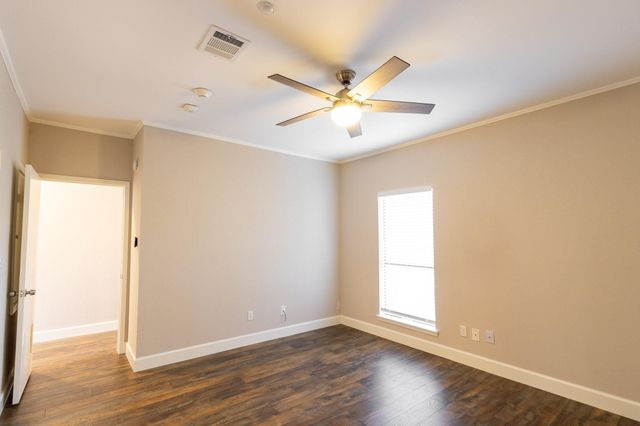 401 Lakeside Lane 111, Nassau Bay, TX 77058