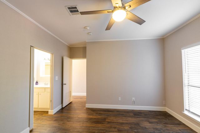 401 Lakeside Lane 111, Nassau Bay, TX 77058