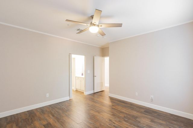 401 Lakeside Lane 111, Nassau Bay, TX 77058
