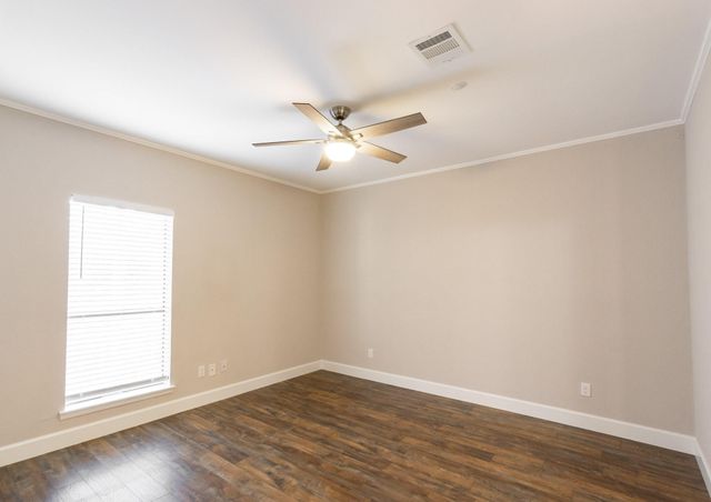 401 Lakeside Lane 111, Nassau Bay, TX 77058