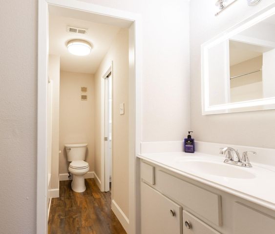 401 Lakeside Lane 111, Nassau Bay, TX 77058