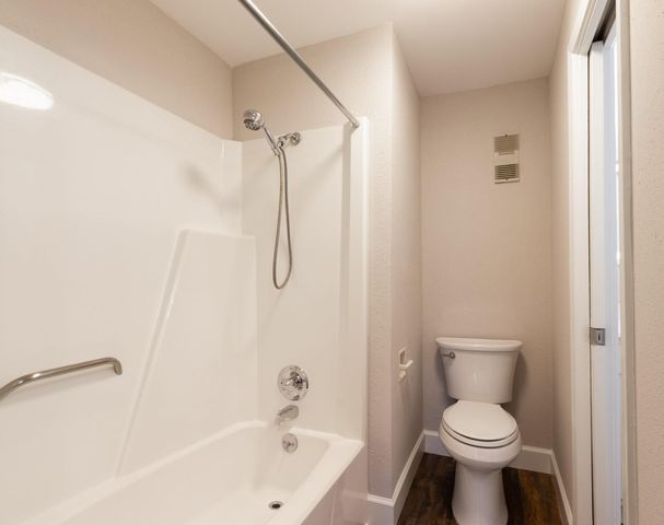 401 Lakeside Lane 111, Nassau Bay, TX 77058