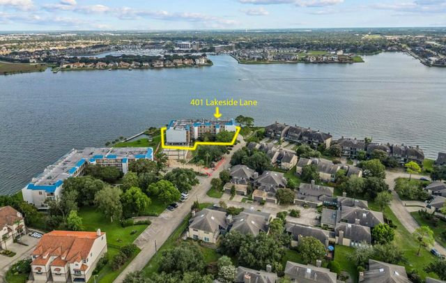 401 Lakeside Lane 111, Nassau Bay, TX 77058