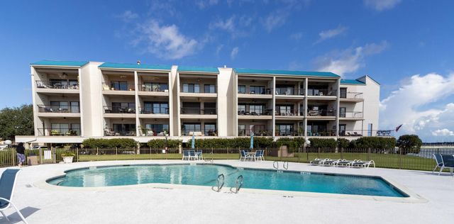401 Lakeside Lane 111, Nassau Bay, TX 77058