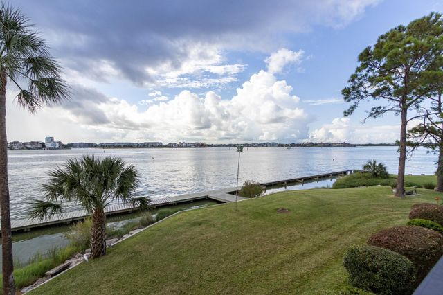 401 Lakeside Lane 111, Nassau Bay, TX 77058