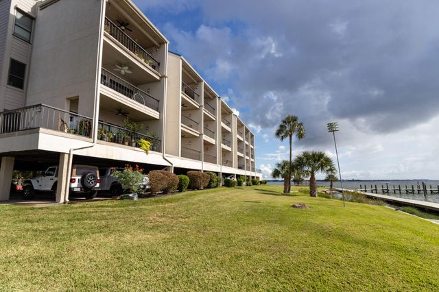 401 Lakeside Lane 111, Nassau Bay, TX 77058