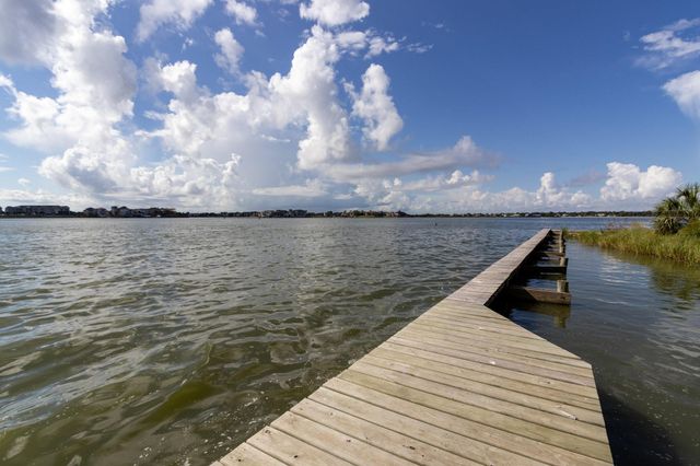 401 Lakeside Lane 111, Nassau Bay, TX 77058
