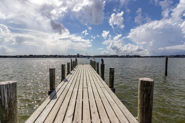 401 Lakeside Lane 111, Nassau Bay, TX 77058