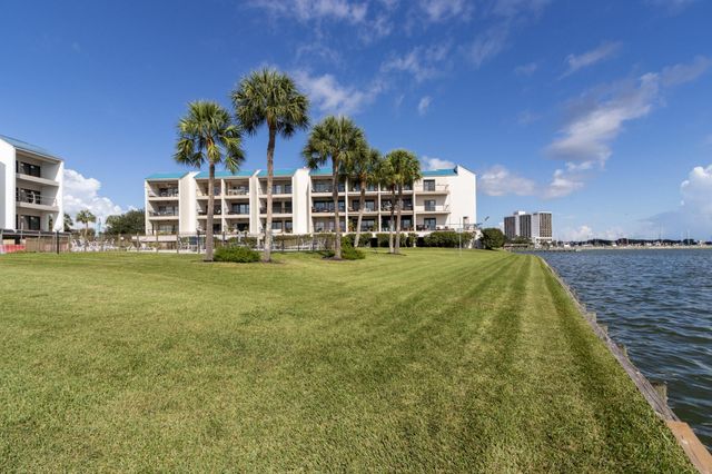 401 Lakeside Lane 111, Nassau Bay, TX 77058