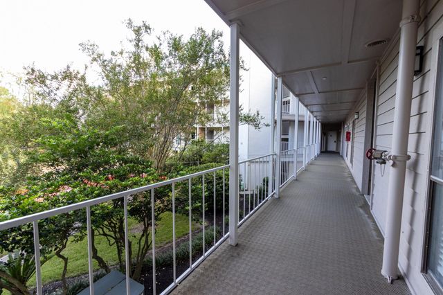 401 Lakeside Lane 111, Nassau Bay, TX 77058