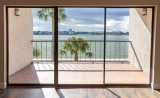 401 Lakeside Lane 111, Nassau Bay, TX 77058