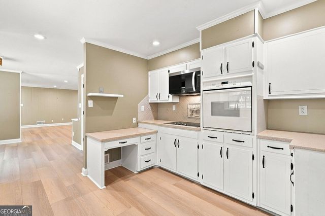 5013 Fox Forest Circle SW, Lilburn, GA 30047