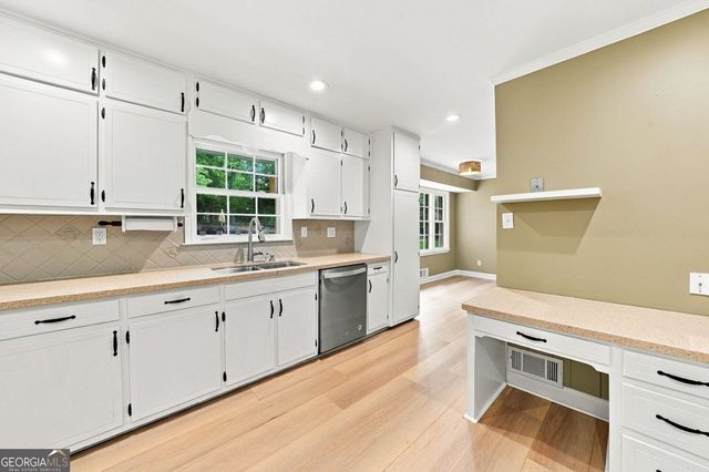 5013 Fox Forest Circle SW, Lilburn, GA 30047