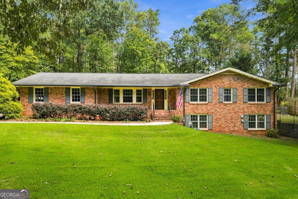 5013 Fox Forest Circle SW, Lilburn, GA 30047