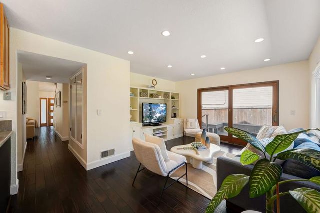 215 Nataqua Avenue, Pacifica, CA 94044