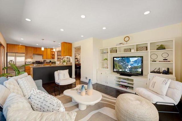 215 Nataqua Avenue, Pacifica, CA 94044