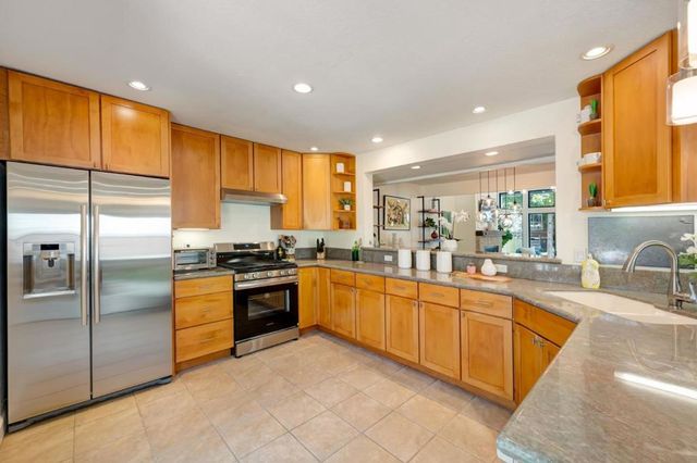 215 Nataqua Avenue, Pacifica, CA 94044