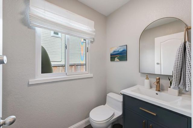 215 Nataqua Avenue, Pacifica, CA 94044