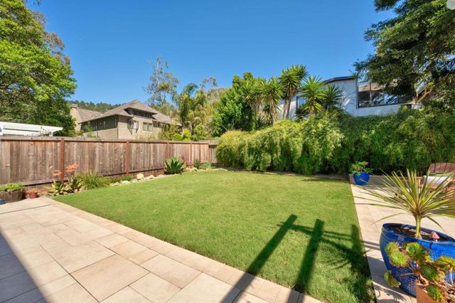 215 Nataqua Avenue, Pacifica, CA 94044