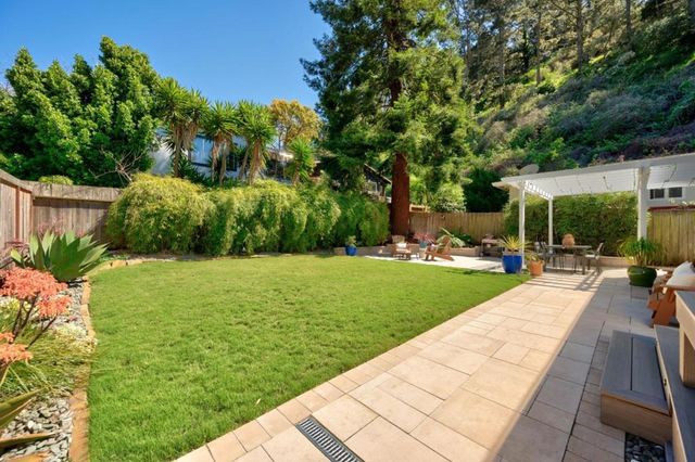 215 Nataqua Avenue, Pacifica, CA 94044