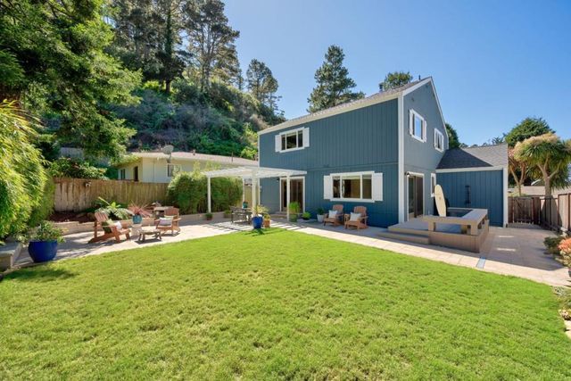 215 Nataqua Avenue, Pacifica, CA 94044