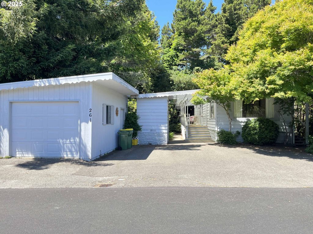 1600 Rhododendron Dr 261, Florence, OR 97439