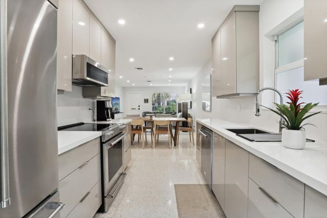 1004 Langer Way, Delray Beach, FL 33483