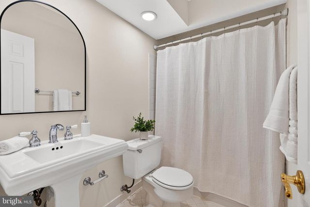 9021 PARLIAMENT DR, Burke, VA 22015