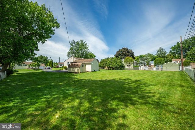 22 MAPLEVIEW DR, Feasterville Trevose, PA 19053