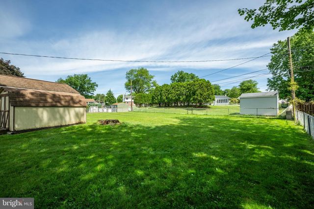 22 MAPLEVIEW DR, Feasterville Trevose, PA 19053