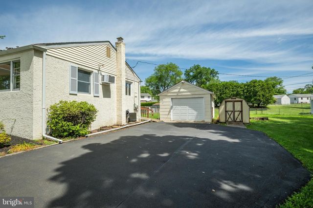 22 MAPLEVIEW DR, Feasterville Trevose, PA 19053
