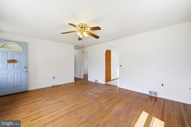 22 MAPLEVIEW DR, Feasterville Trevose, PA 19053