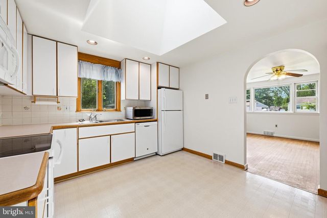22 MAPLEVIEW DR, Feasterville Trevose, PA 19053