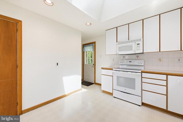 22 MAPLEVIEW DR, Feasterville Trevose, PA 19053