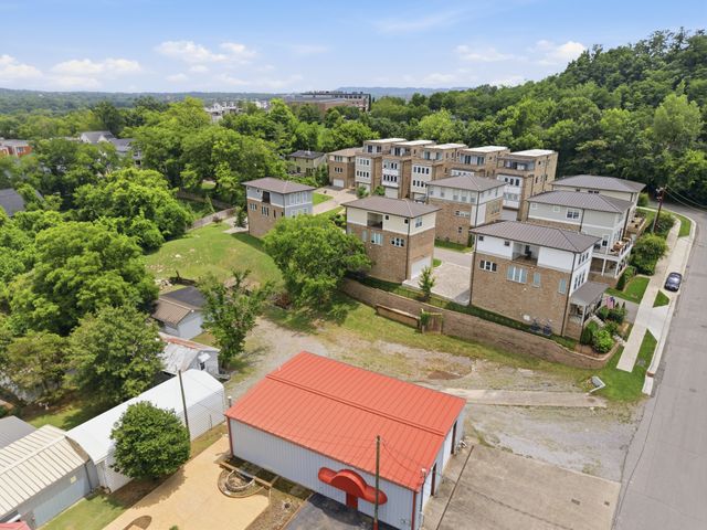 105 Demoss Rd, Nashville, TN 37209