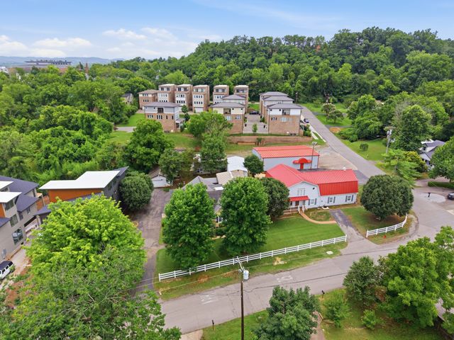105 Demoss Rd, Nashville, TN 37209