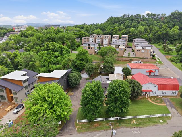 105 Demoss Rd, Nashville, TN 37209