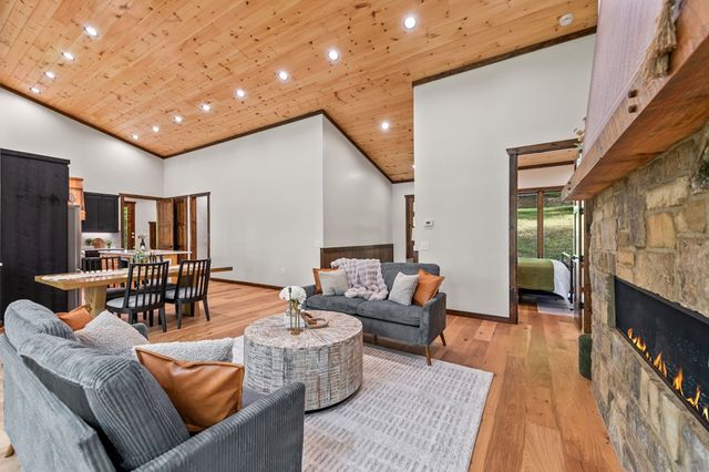 42 Rolling Rapids, Blue Ridge, GA 30513
