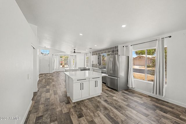 3417 E KELTON Lane, Phoenix, AZ 85032