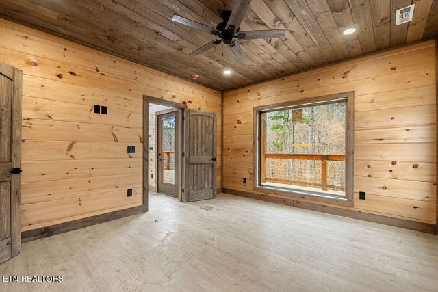 2751 Murray Ridge Rd, Sevierville, TN 37876