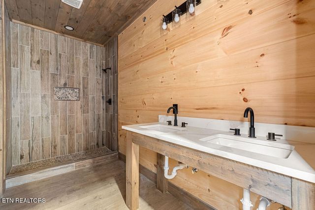 2751 Murray Ridge Rd, Sevierville, TN 37876