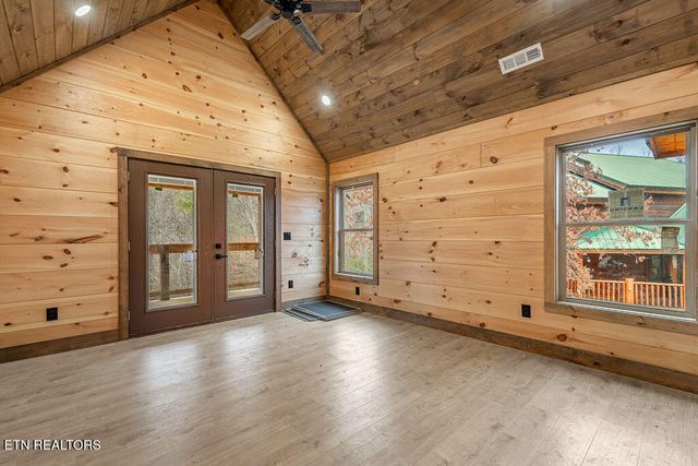 2751 Murray Ridge Rd, Sevierville, TN 37876