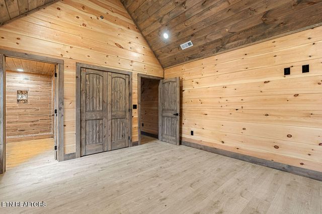 2751 Murray Ridge Rd, Sevierville, TN 37876