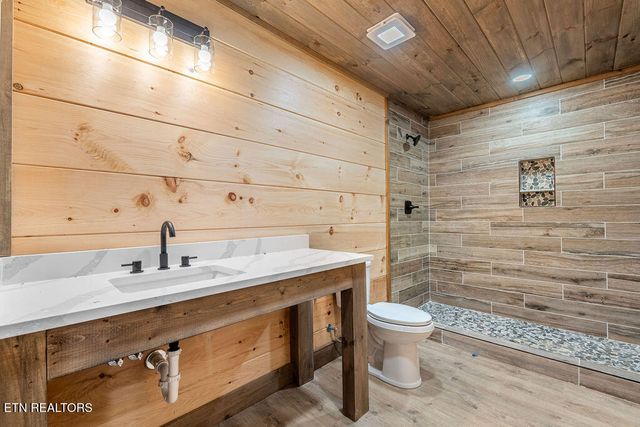 2751 Murray Ridge Rd, Sevierville, TN 37876